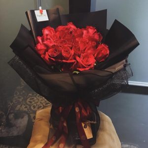 bó hoa hồng đỏ nghệ thuật lãng mạn
