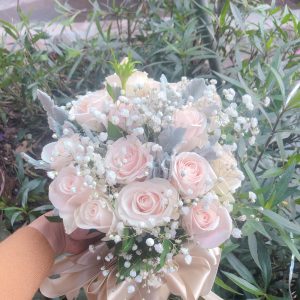 bó hoa tay cầm cô dâu rẻ đẹp
