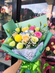 bó hoa hồng tone xanh vàng